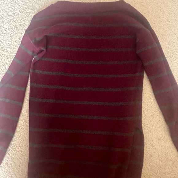 Two striped sweaters - Picture 4 of 7